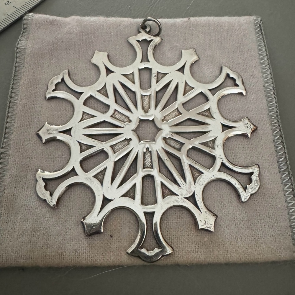 Metropolitan Museum of Art 1978 Silver Snowflake ornament